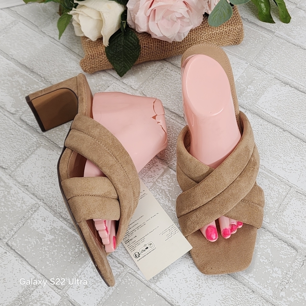 Elegant Tan Women's Sandals